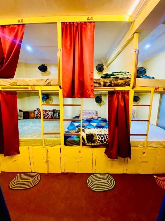 Namo Guest House Only For Indians Varanasi Esterno foto