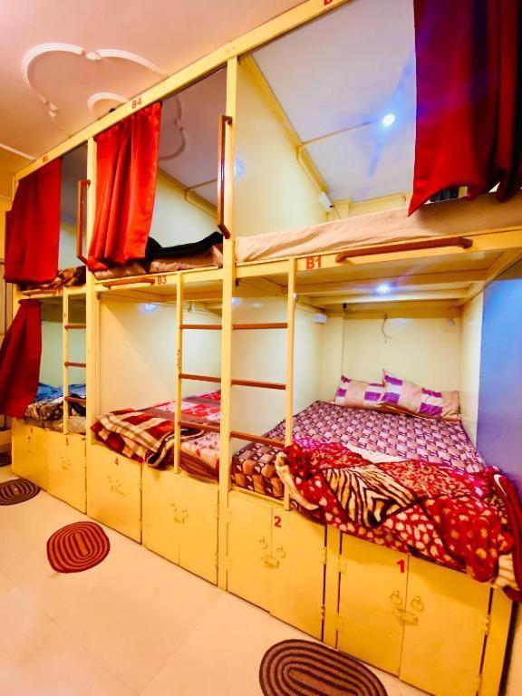 Namo Guest House Only For Indians Varanasi Esterno foto