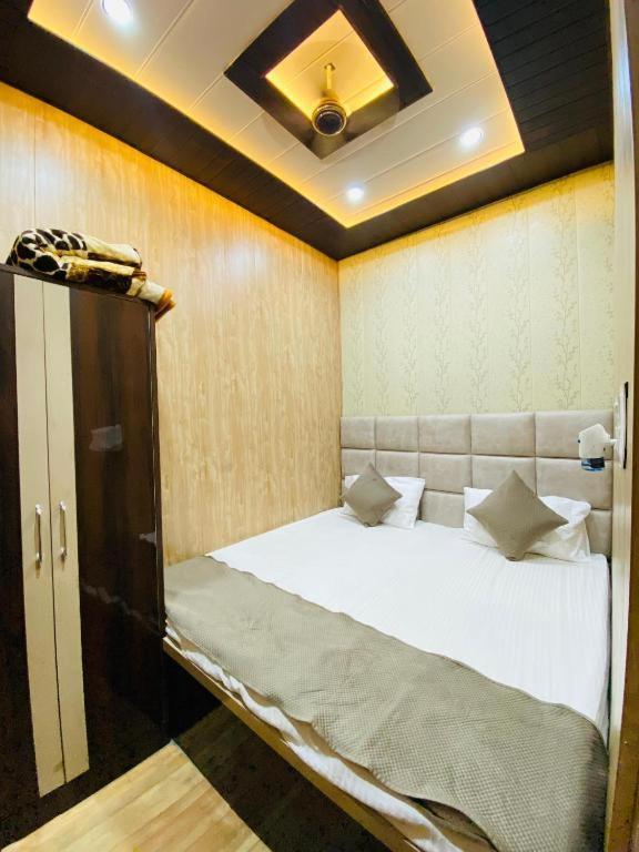 Namo Guest House Only For Indians Varanasi Esterno foto