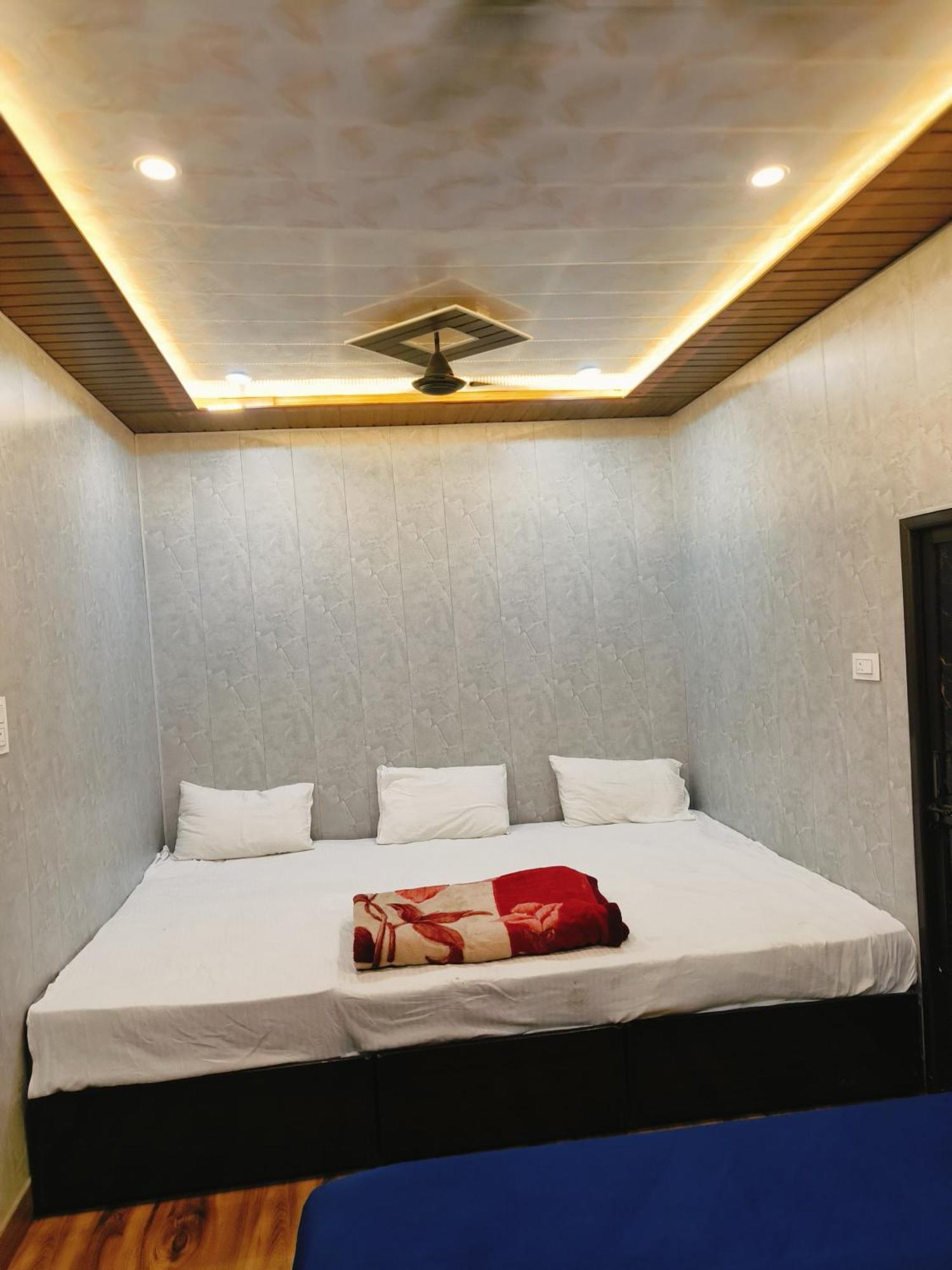 Namo Guest House Only For Indians Varanasi Esterno foto