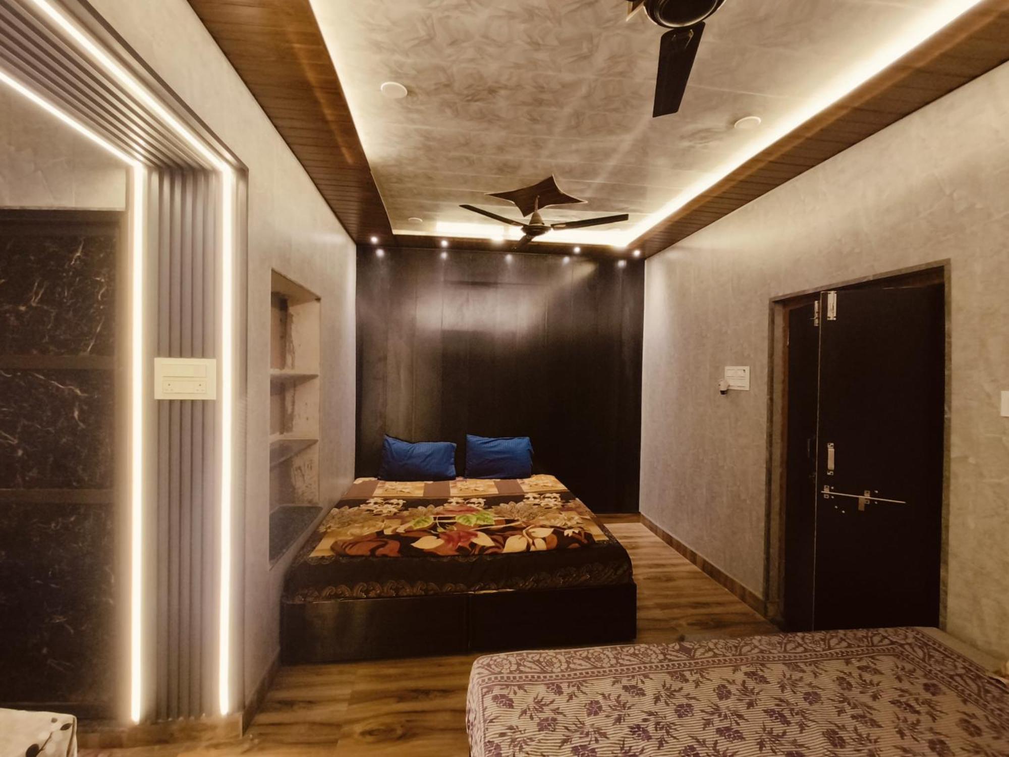 Namo Guest House Only For Indians Varanasi Esterno foto