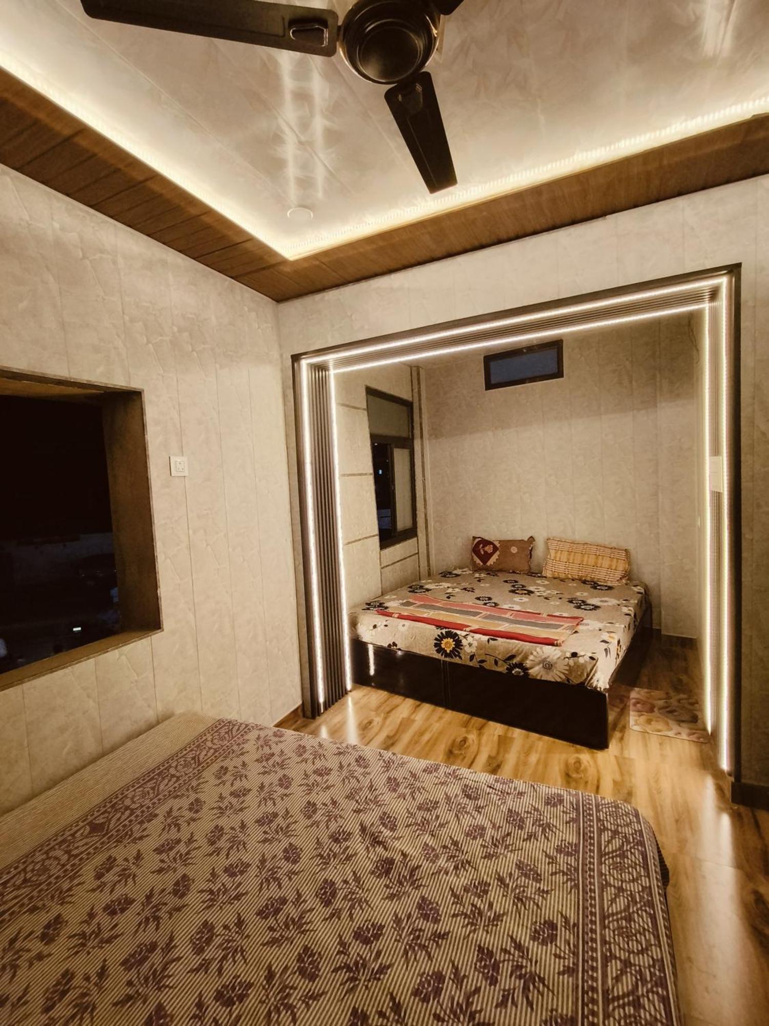 Namo Guest House Only For Indians Varanasi Esterno foto
